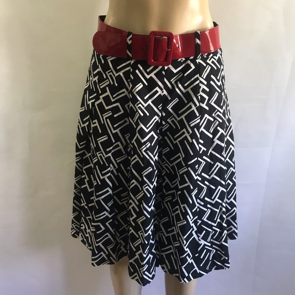 Larry Levine Dresses & Skirts - LARRY LEVINE 🍹🍹beautiful belted pleated skirt